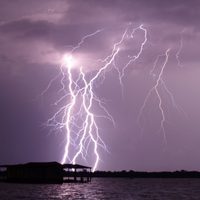 Tremenda tormenta en Mari Menuco provocó un verdadero espectáculo