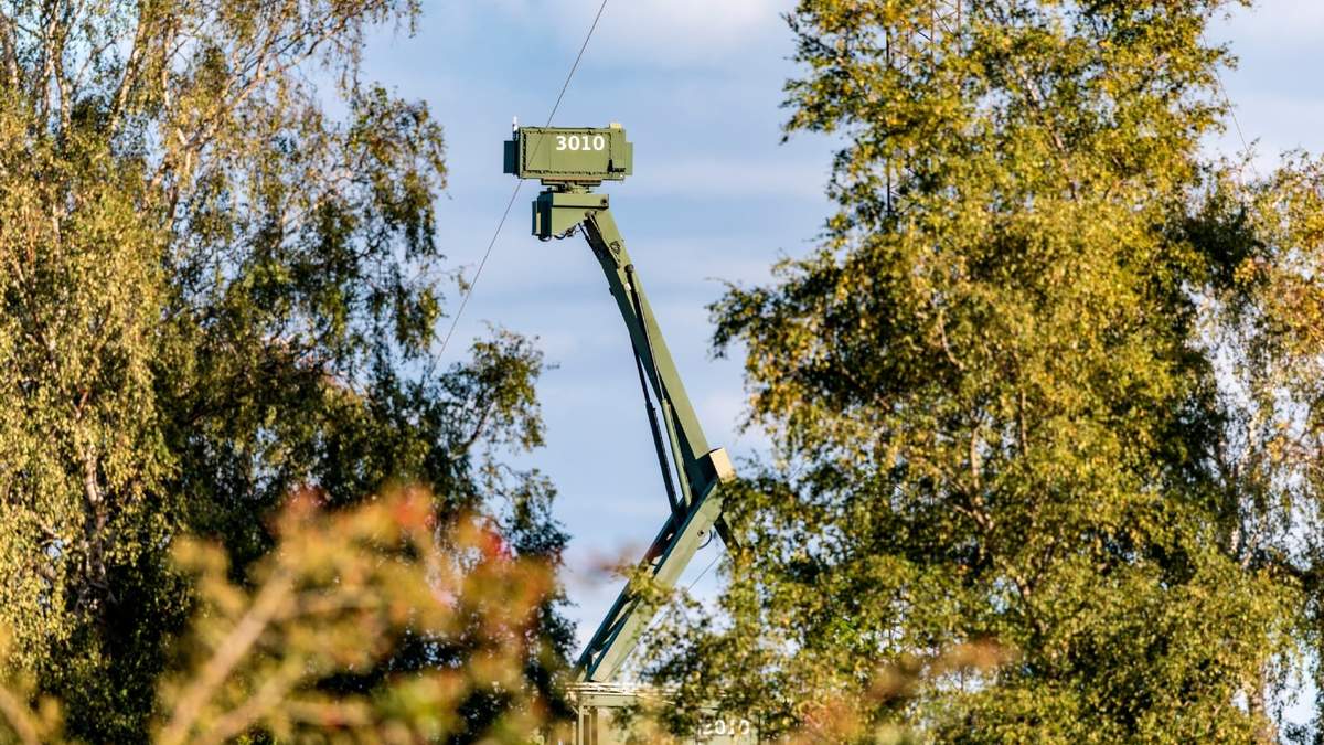Un radar móvil, en una instalación militar danesa en Amager, Pionegaarden, cerca de la localidad de Dragoer y de la costa de Oresund, el mar que separa Dinamarca de Suecia, el 26 de septiembre de 2025