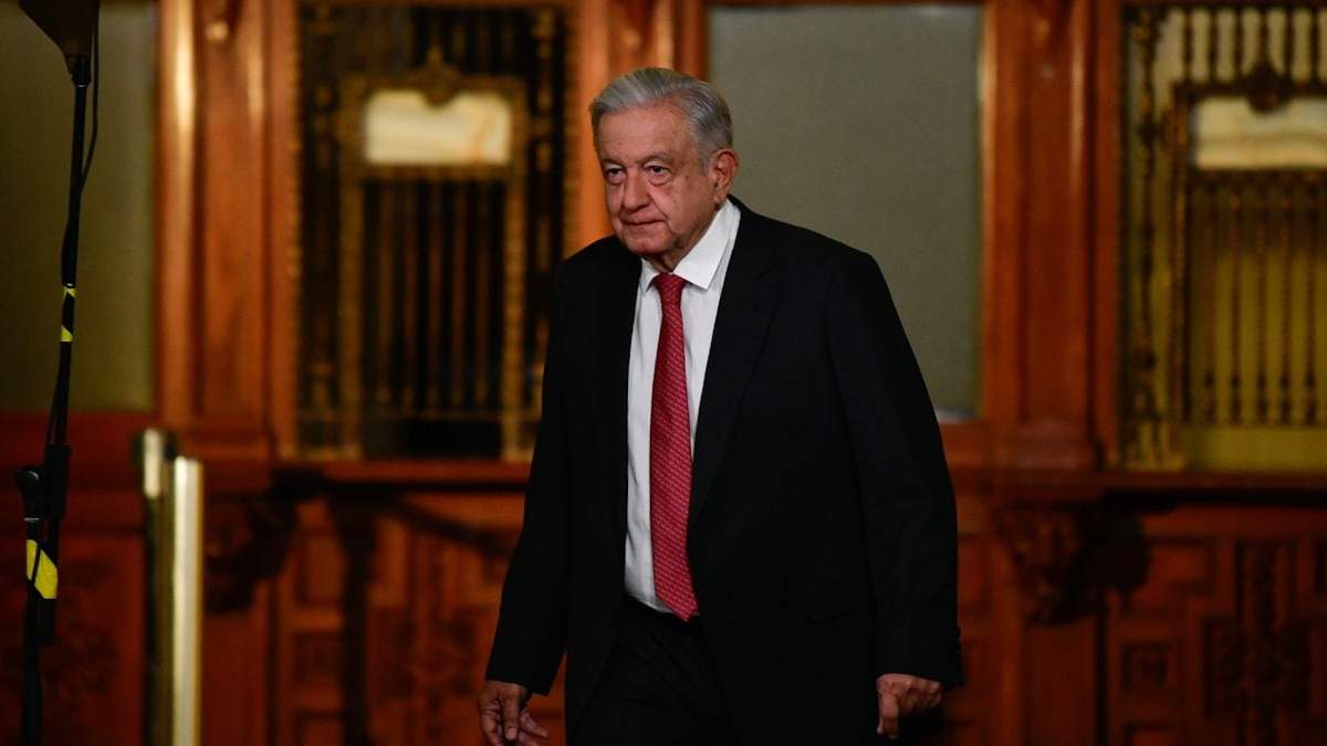 El presidente López Obrador, a su llegada a la Conferencia Mañanera