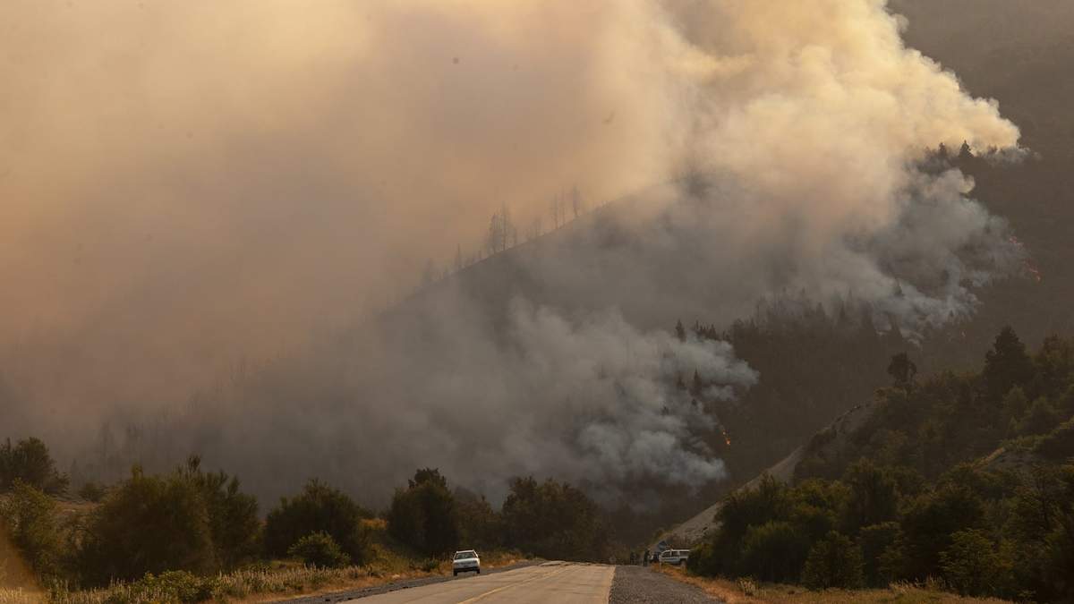 Incendio en las inmediaciones de San Carlos de Bariloche. Fuente: (Twitter)