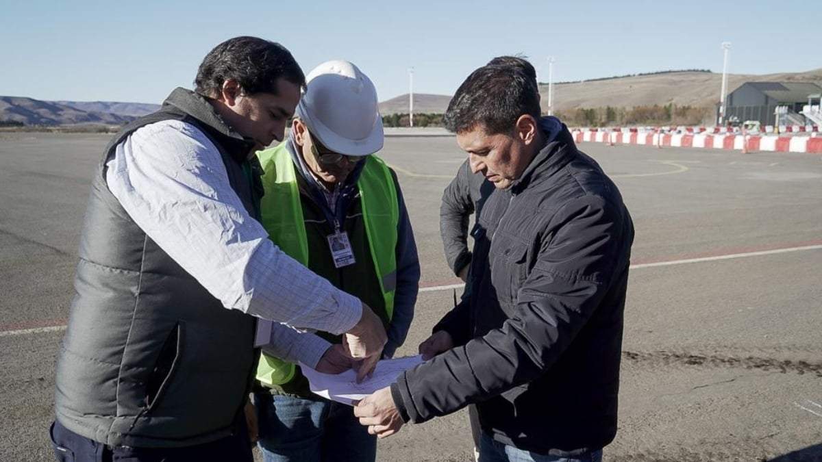 Marcos Koopmann durante las obras en el Aeropuerto Chapelco. Fuente: (Twitter)
