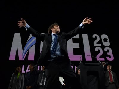 Javier Milei realiza el cierre de su campaña electoral este miércoles en el Estadio Movistar Arena