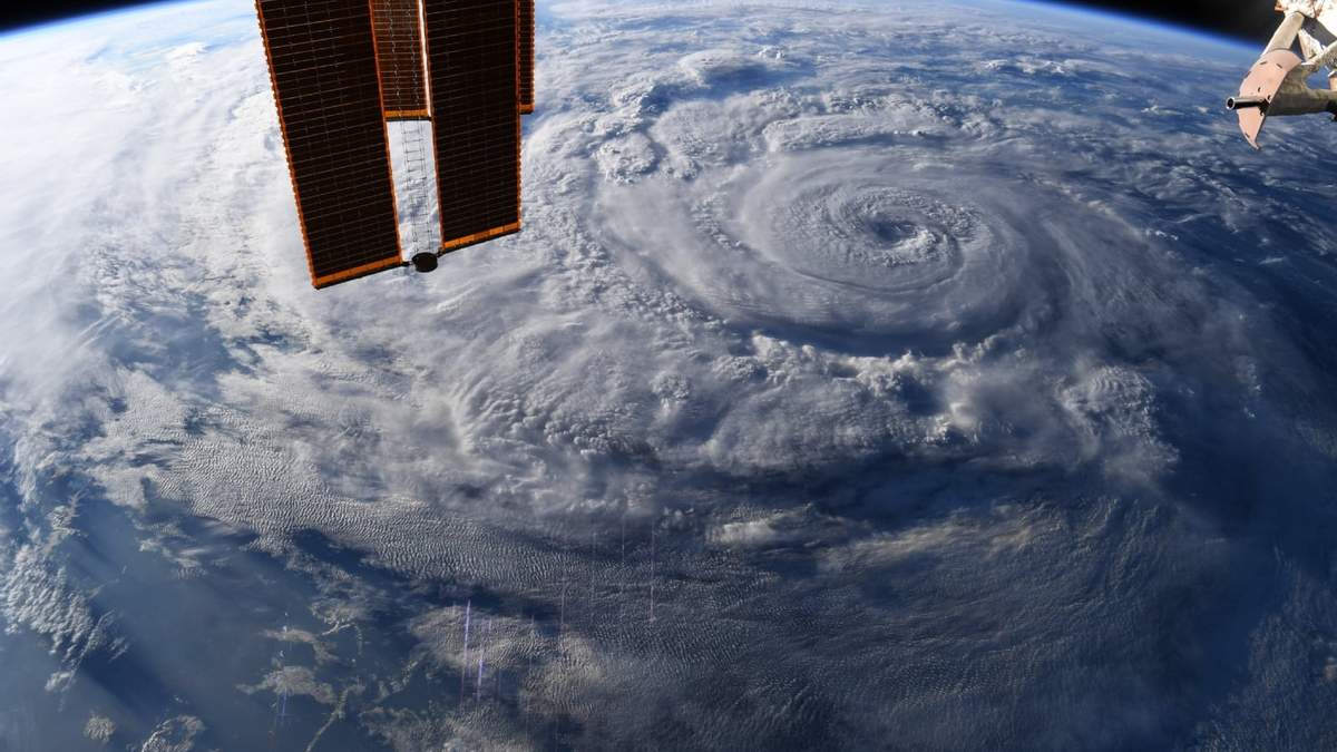 El huracán Genevieve desde la Estación Espacial Internacional. Fuente: (Twitter)