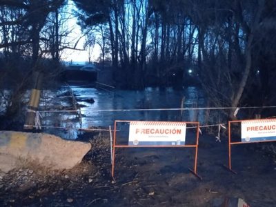 Una joven se arrojó al río Neuquén en Centenario y un policía la salvó