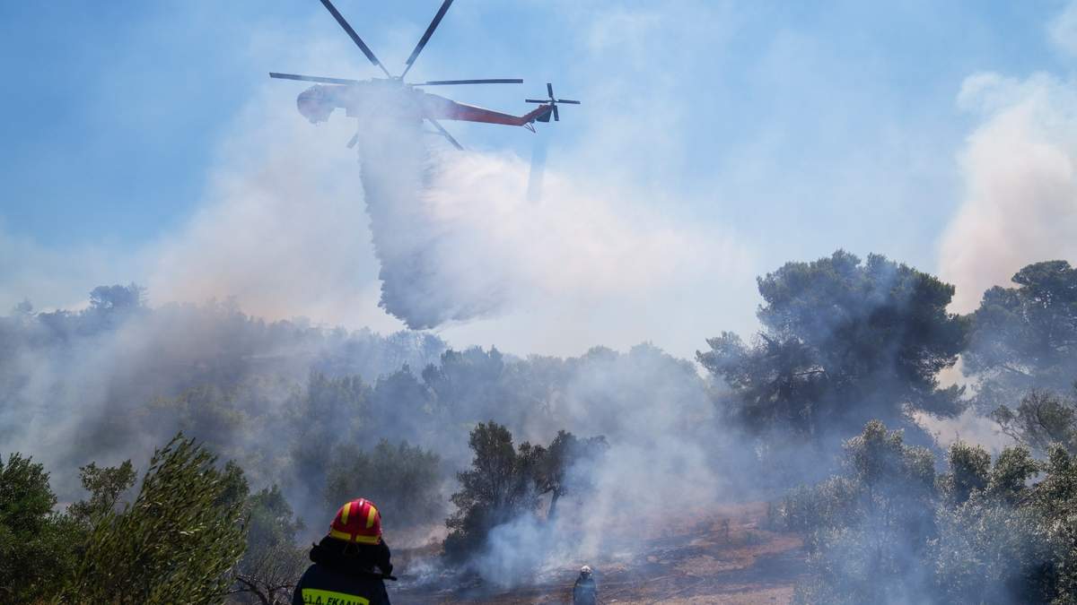 La amenaza de incendios que sufre Grecia se cierne ahora sobre una de sus ciudades más simbólicas
