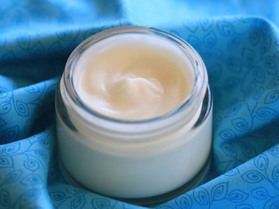 No gastes una fortuna: mirá cómo preparar la mejor crema cicatrizante con solo 3 ingredientes