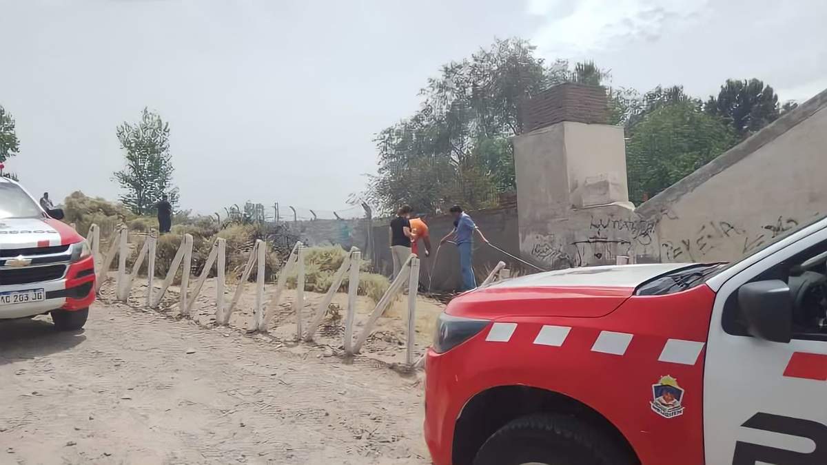 Bomberos en Alta Barda. Fuente: (Twitter)