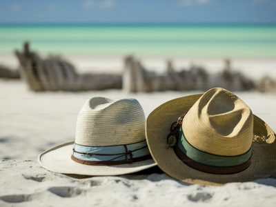 Guía de estilo verano 2026: los cinco ítems infalibles para un look de playa perfecto