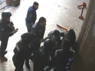Exigen vincular a exsecretario de Seguridad de Michoacán por agresión a periodista captada en video
