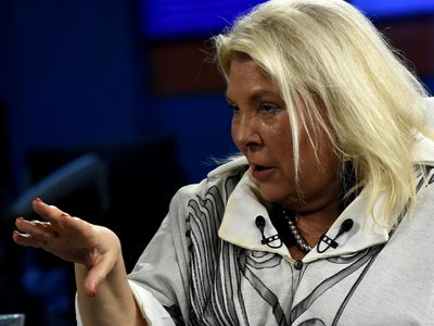 "Lucha por dominarlo": Carrió destapó el presunto juego de Cristina Kirchner contra Fernández