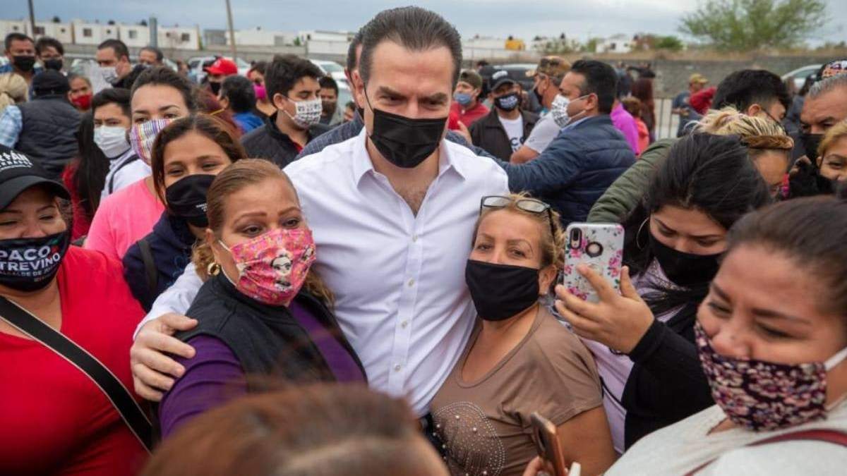 Adrián de la Garza en el mitin de Juárez