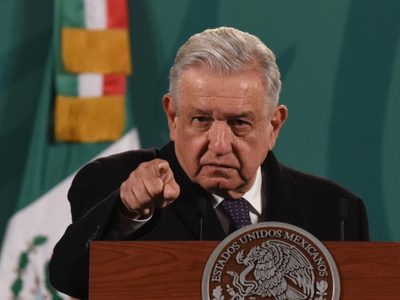 López Obrador: no basta con ser un político joven, hay que tener ideales
