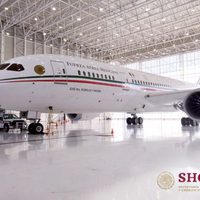 Blancas como la casa, el hangar y la aeronave que heredó Peña Nieto