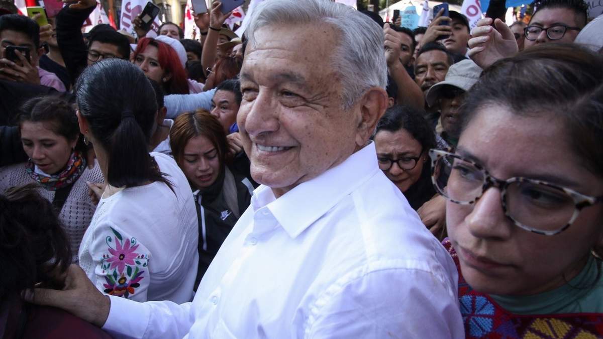 AMLO avanza en su marcha