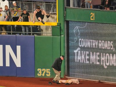 Hombre cae desde un muro de más de seis metros en PNC Park durante juego de los Piratas
