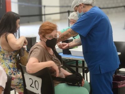 Llegaron a Neuquén 14.400 vacunas bivalentes de Pfizer que se distribuirán en toda la provincia