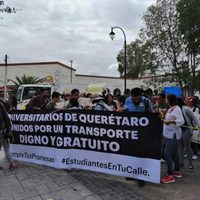 Gobernador de Querétaro promete transporte gratis a grupos vulnerables… y sube tarifa de 4 a 9 pesos