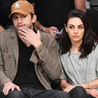 “Necesitan bañarse”: Ashton Kutcher y Mila Kunis recibieron fuertes críticas por este video