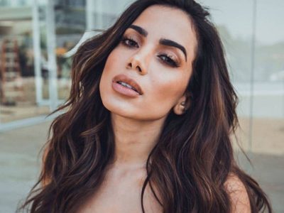 ¡Es titánica! Anitta se agachó y enseñó como mueve su cintura, ojo que también movió ¡ESO!