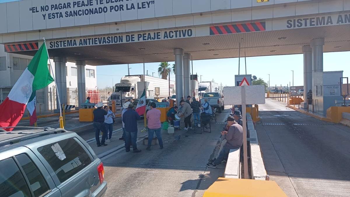 La toma de casetas provocó afectaciones al tránsito vehicular