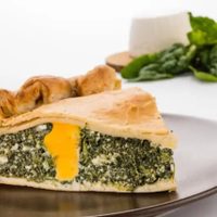 Tarta de espinaca y ricota, súper fácil y con pocos ingredientes: la receta que te salva la cena