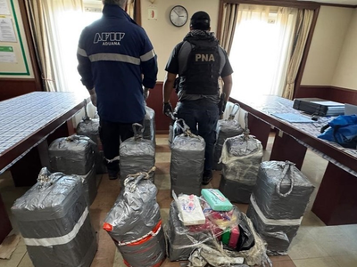 La Aduana descubrió 400 kilos de cocaína en un buque