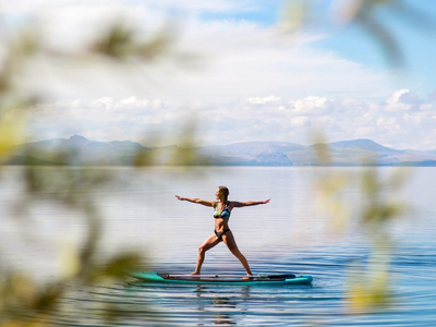 Yoga sobre el agua en Bariloche: la experiencia imperdible para conectar con la naturaleza
