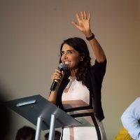 Acusan que Alejandra Barrales faltó a audiencia para explicar su doble cargo