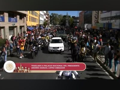 Arropan cientos al nuevo presidente López Obrador en su recorrido al Palacio Nacional
