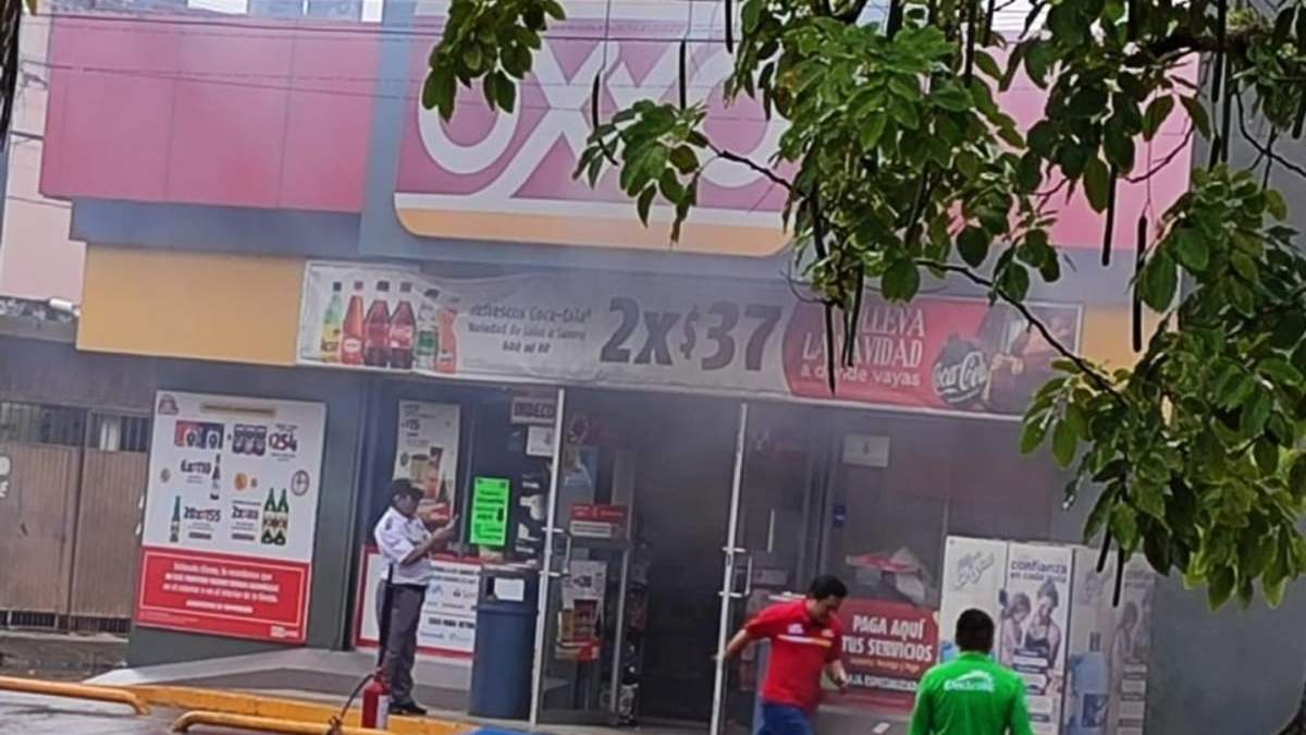 El Oxxo incendiado