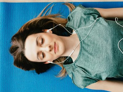 Qué es el ASMR y cómo puede combatir el insomnio