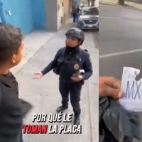 Policías en CDMX son exhibidos en VIDEO usando placas de cartón para extorsionar