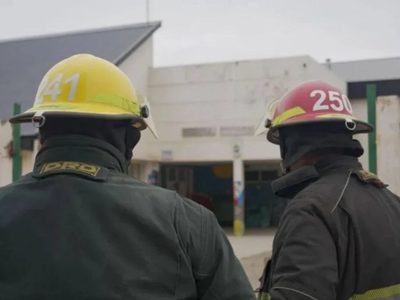Educación evalúa las causas del incendio en la Escuela 359 durante el acto de egreso de 7° grado