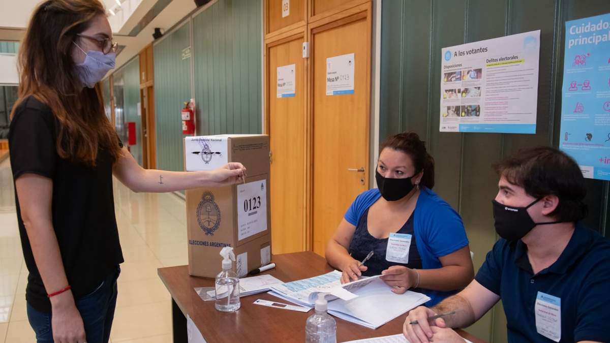Elecciones primarias, abiertas, simultáneas y obligatorias. Fuente: (Twitter)