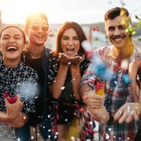 Qué provincias pueden festejar el Día del Amigo este lunes