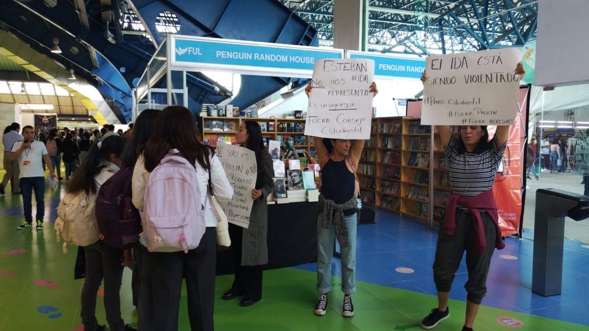 Estudiantes del Instituto de Artes (IDA) de la Universidad Autónoma del Estado de Hidalgo (UAEH) en paro