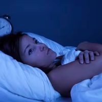 ¿Dormir mal engorda? Esto dicen la UNAM, la OMS y la Clínica Mayo