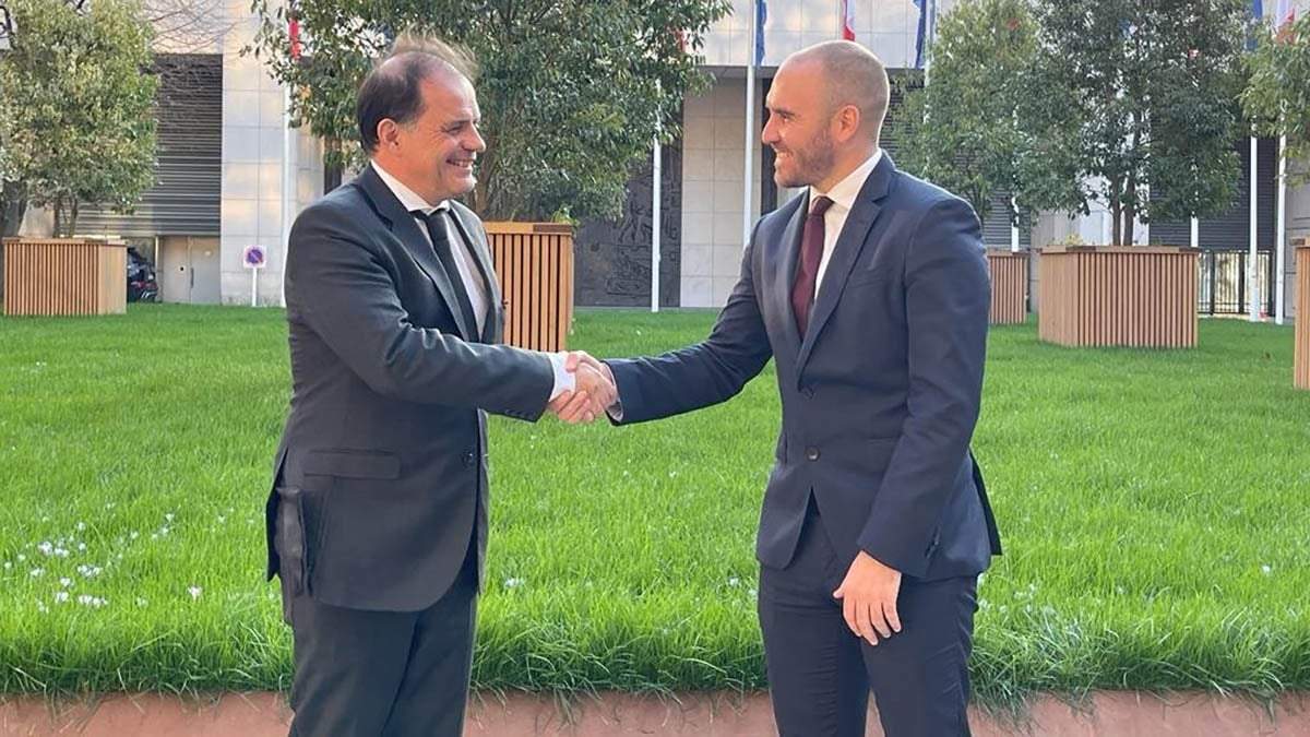 Martín Guzmán, ministro de Economía, y Emmanuel Moulin, presidente del Club de París. Fuente: (Twitter)