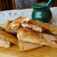 El domingo se presta para unas tortas fritas rellenas: dulces o saladas, la receta que es un 10