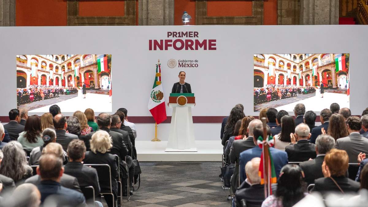 La presidenta Sheinbam durante su primer informe de gobierno