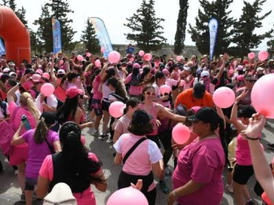 Octubre Rosa: una multitud colmó a barda por la detección temprana del cáncer de mama