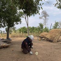 Granada, propulsada por cohete de hace décadas, mata a dos niños pequeños en el campo camboyano