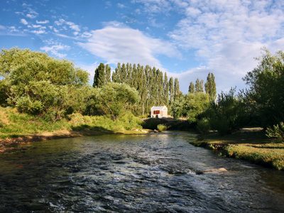 Sol, naturaleza y descanso: el oasis turístico del corazón de Neuquén para este verano