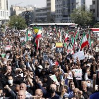 El Gobierno de Irán moviliza a miles de personas contra las protestas por la muerte de Mahsa Amini