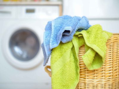 El truco que usan las lavanderías para lavar las toallas sin arruinarlas y en pocos minutos