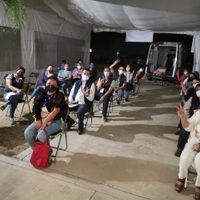 Vacunan a burócratas y a "cuates" antes que a médicos, denuncian trabajadores de salud de Oaxaca