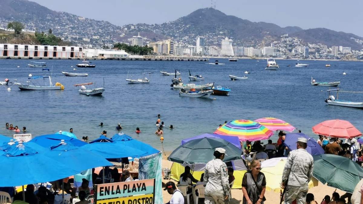 Vacaciones en la playa Tlacopanocha de Acapulco