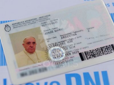 Elecciones 2023: las fotos de los famosos en su DNI en las que lucen irreconocibles