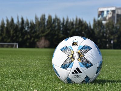 Escándalo en el fútbol argentino: la figura que desmintió los rumores sobre su salida