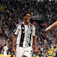El delantero canadiense Jonathan David marca en su debut en la Serie A y la Juventus gana 2-0